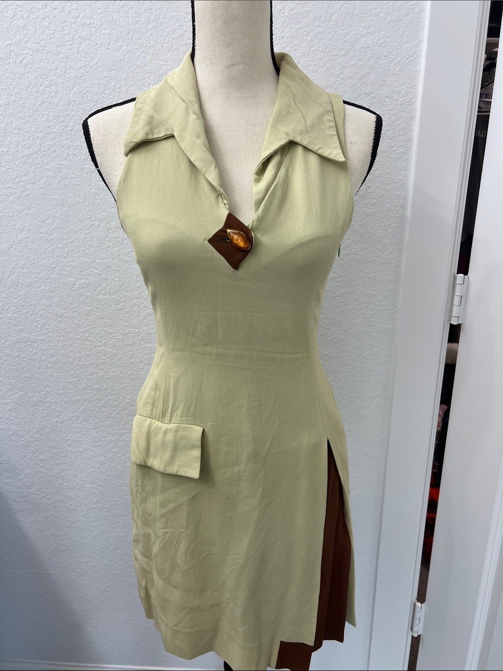 “90s does 70s” Sleeveless Green Collared Dress by Myrene de Premonville